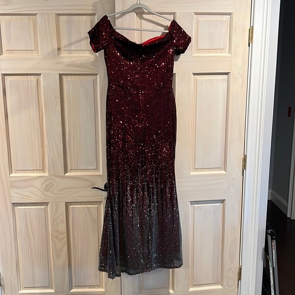 Maroon, sequins dress size large new never wore - Picture 2 of 5
